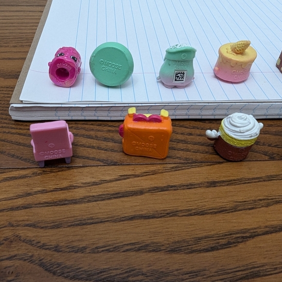 Lot of 13 Shopkins. Various themes.  GUC. - Picture 6 of 8